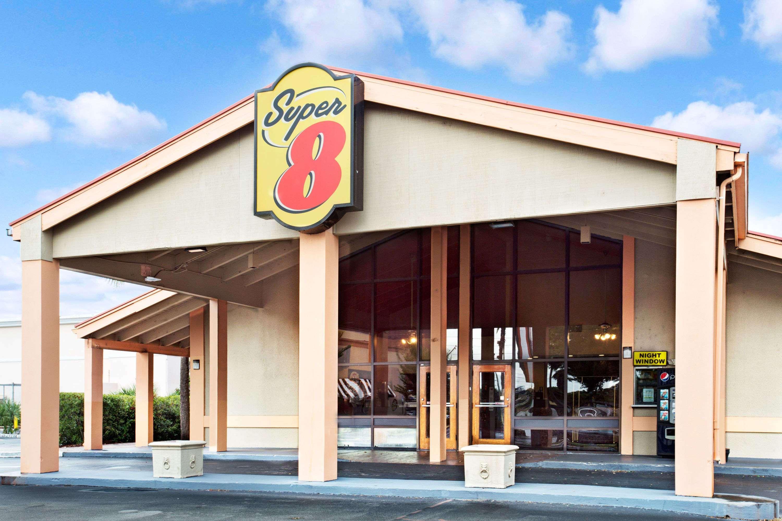 Hotel Super 8 by Wyndham Kissimmee/Maingate/Orlando Area Celebration Exterior foto