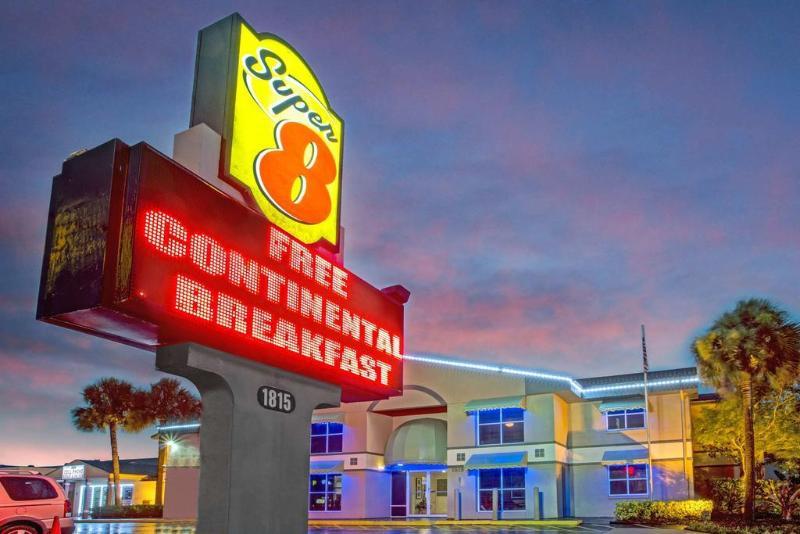 Hotel Super 8 by Wyndham Kissimmee/Maingate/Orlando Area Celebration Exterior foto