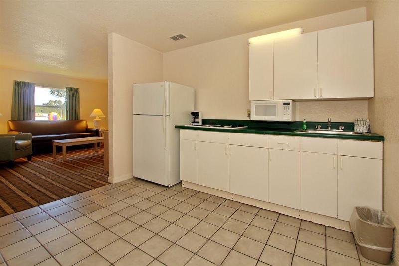 Hotel Super 8 by Wyndham Kissimmee/Maingate/Orlando Area Celebration Exterior foto