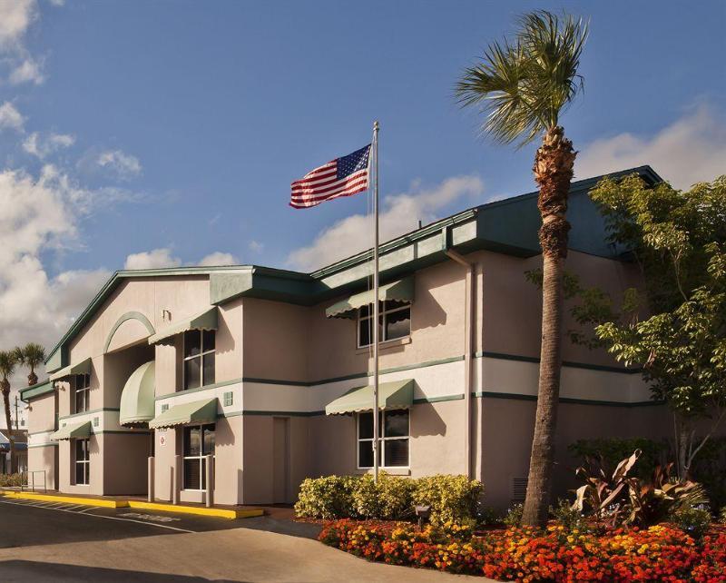 Hotel Super 8 by Wyndham Kissimmee/Maingate/Orlando Area Celebration Exterior foto